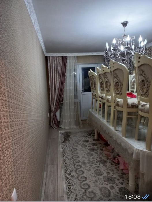 Продам стол и стулья в отличном состояние