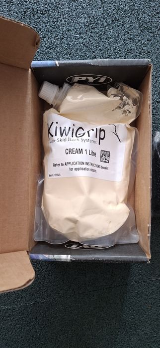 Vopsea anti alunecare punte ambarcatiune KiwiGrip