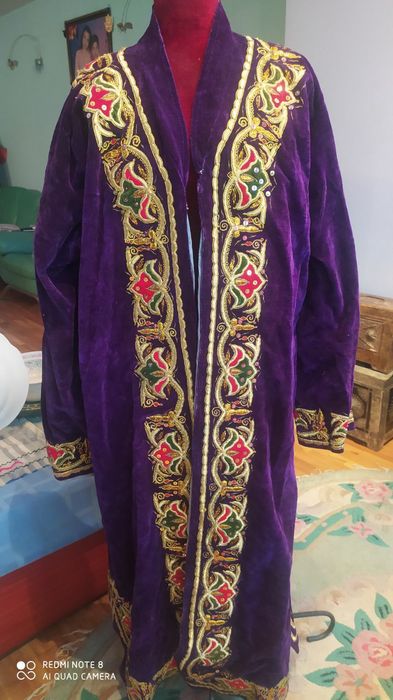 Халаты расшитые золотыми нитями ,ручная работа