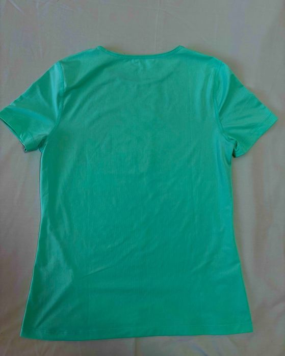 Дамска тениска Nike Dri-Fit (Размер M)