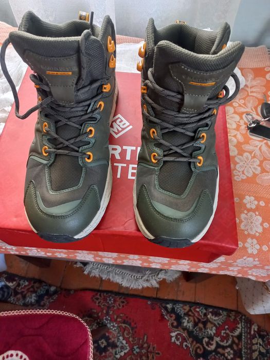 Продам Зимние мужские Кросовки