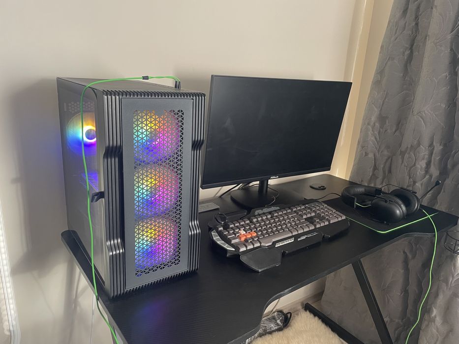 Gaming сет - конпютър , бюро , мишка , клавиатура , слушалки