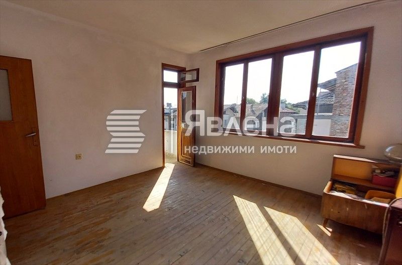 Жилищен имот без такса поддръжка в широк център Царево