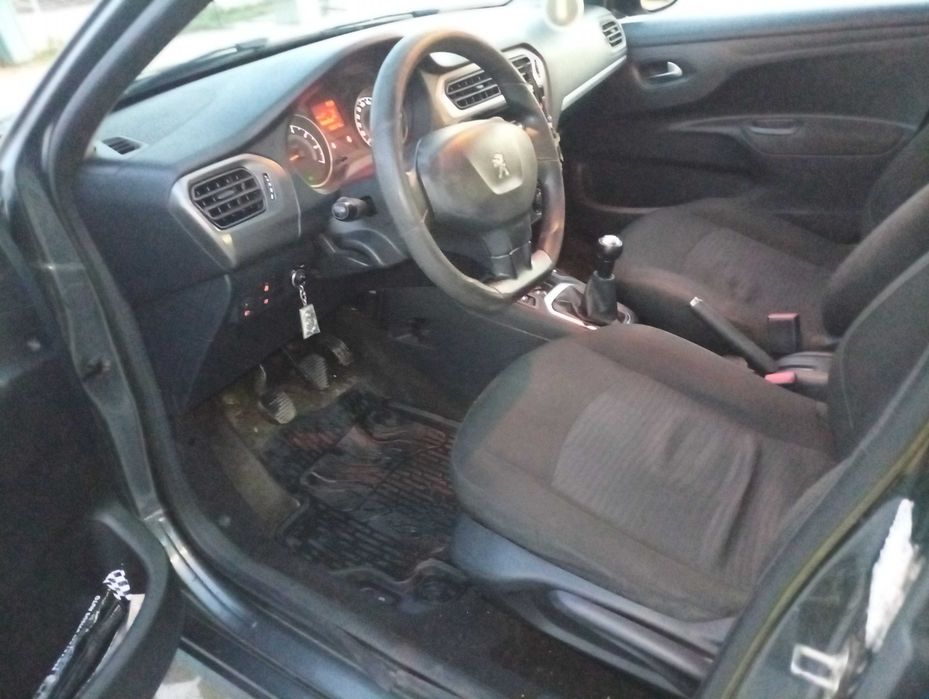 Vând autoturism  Peugeot 301