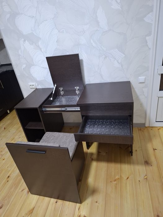 Офисни и учебний столик