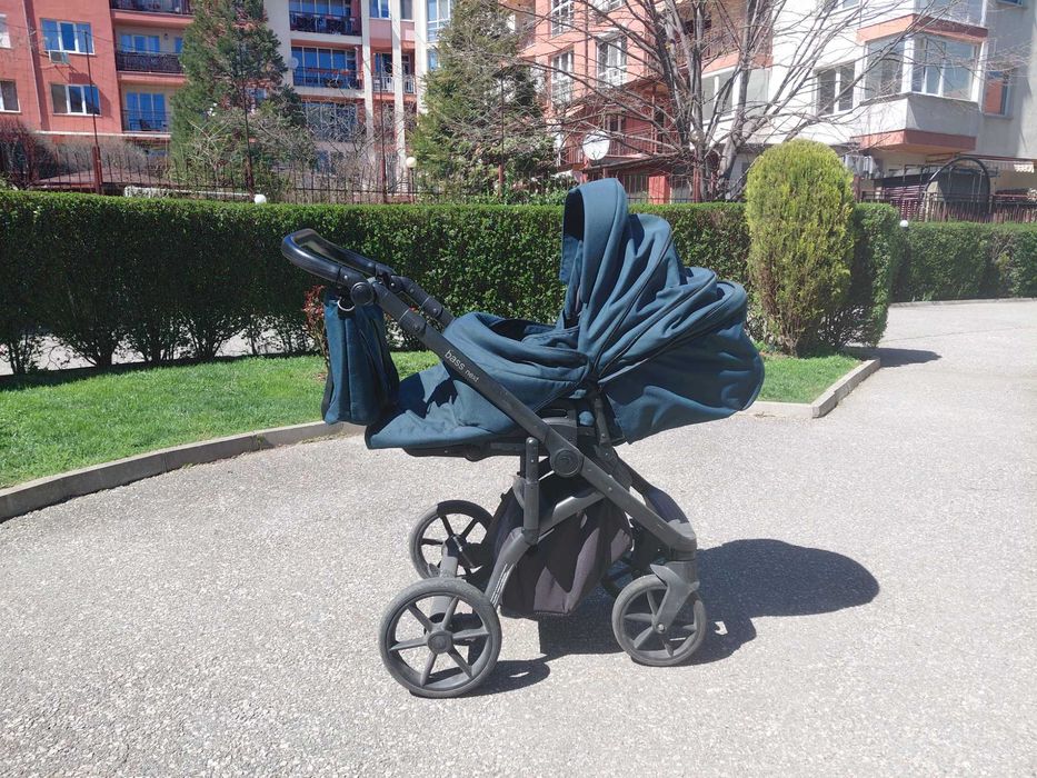 Напълно функционална бебешка количка