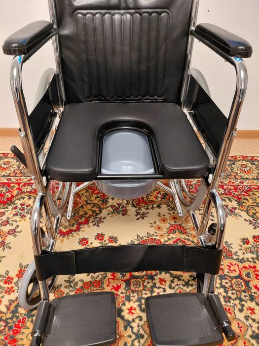 Продается коляска, ходунок, костыль