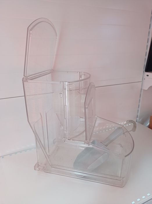 Контейнер с лопатка