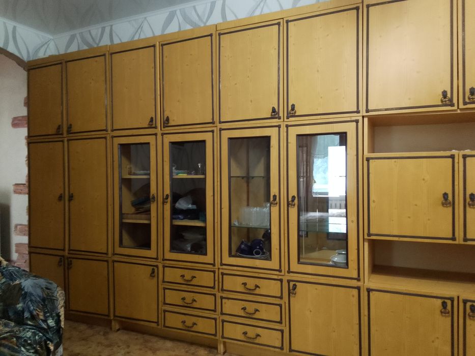 Продам мебельную стенку, пять секций