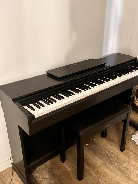 Электронное пианино Yamaha