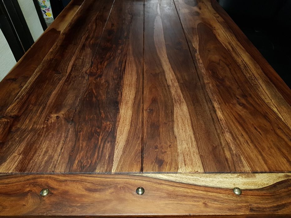 Трапезна маса от МАСИВНА ОРЕХОВА дървесина