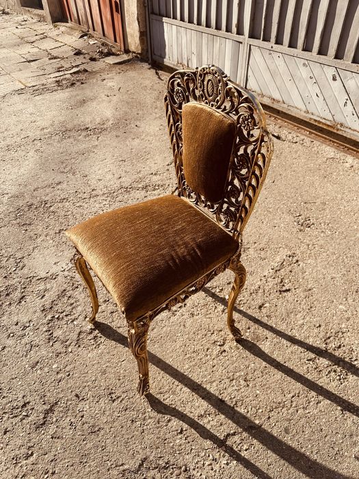 Луксозен бароков стол – метална рамка, златисто покритие, кадифе