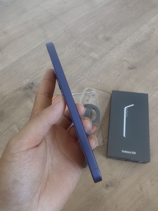 Продам Samsung S25 12/128 Navy