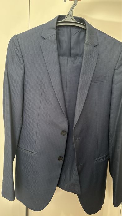 Продам костюм для офиса и торжеств. Цвет темно-синий.