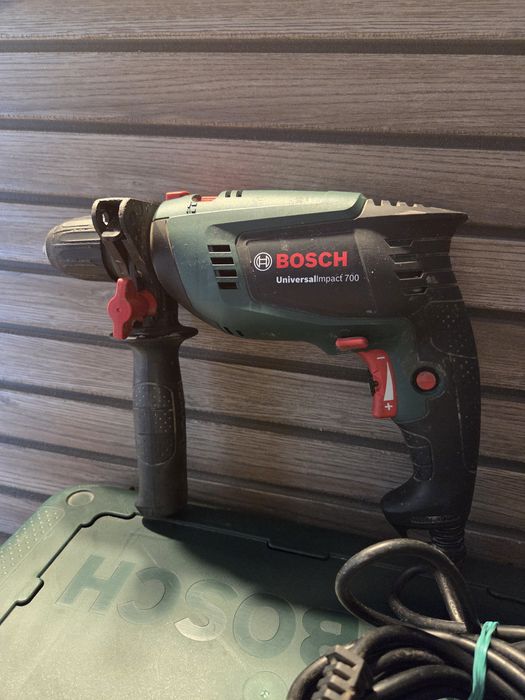 Mașină de găurit cu percuție Bosch UniversalImpact 700, 701W, cu Cutie