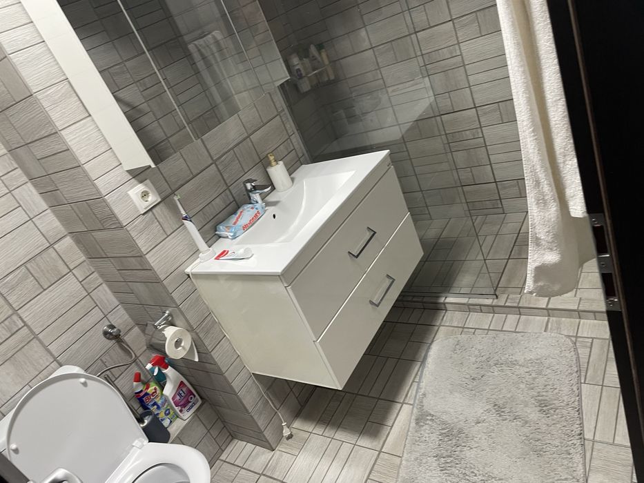 Vând Apartament  3 camere -zona Stadion - loc de parcare inclus