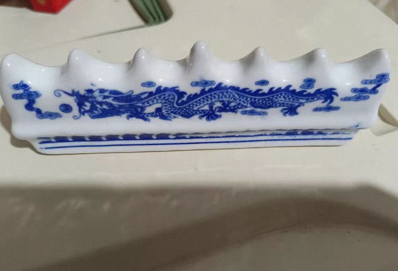 Интересные фарфоровые подставки для ручек кисточек.
длина 15см
высот