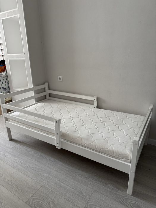 Продам детский диван 1.6м