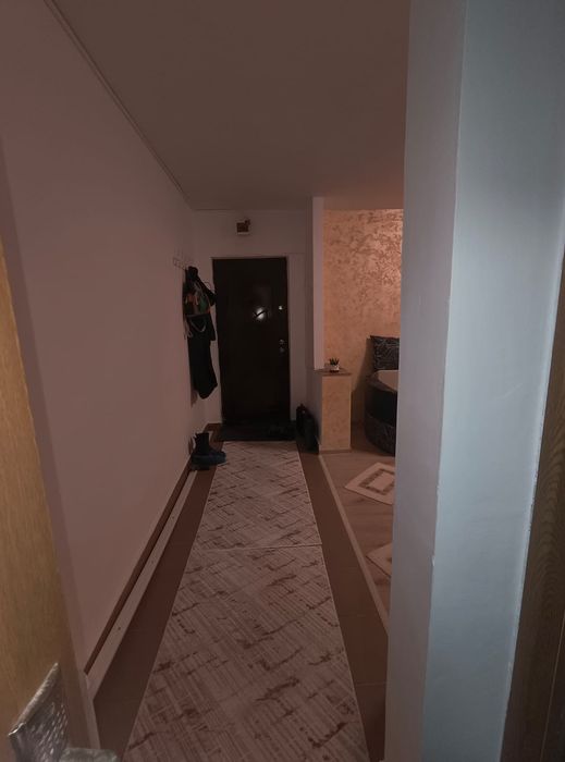 Închiriez garsoniera