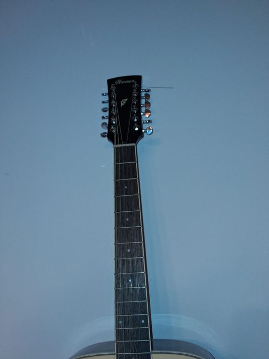 Vând chitară acustică double six