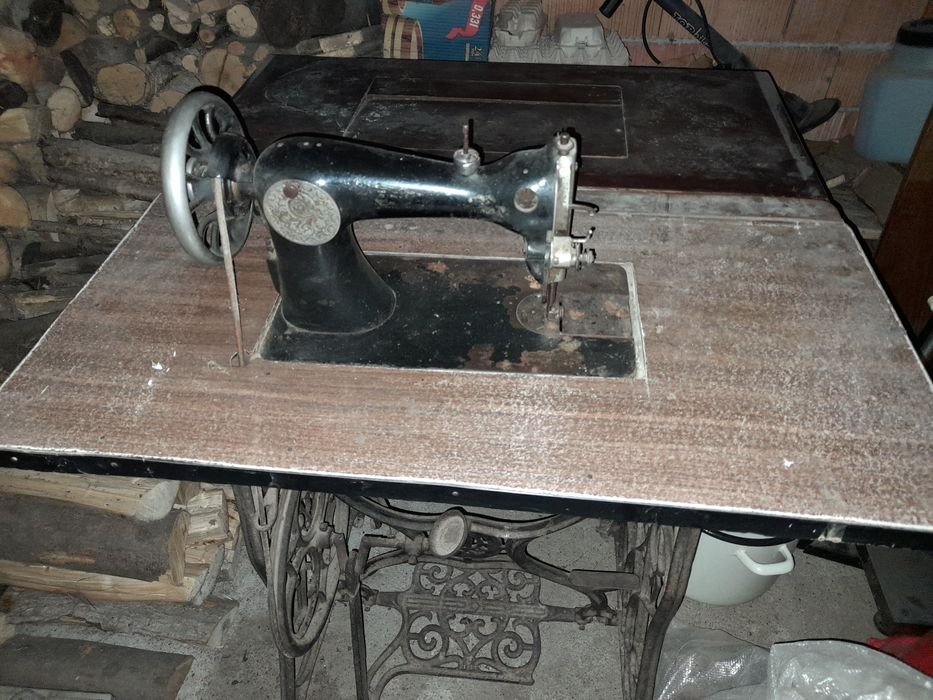 Maşină de cusut Singer fabricată înanite de 1960