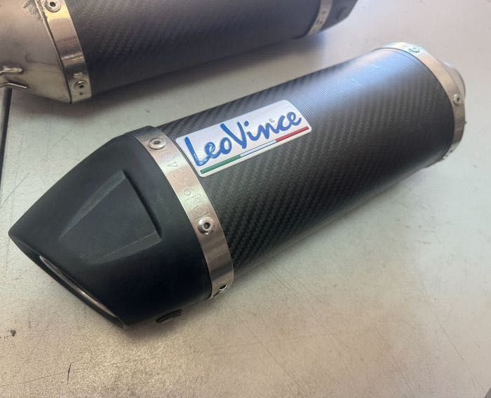 Оригинални карбонови ауспуси на LeoVince