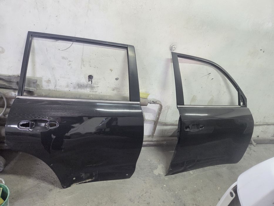 Двер от Тоиота 2 шт