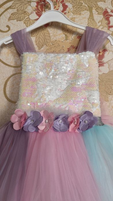 Продам платье для девочки