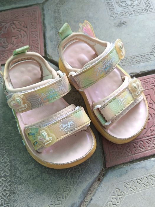 Продаём детскую обувь