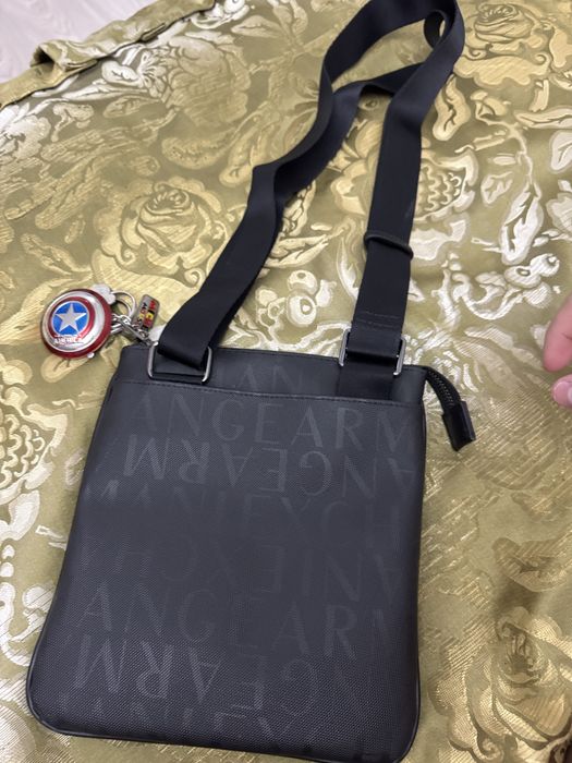 Продам барсетку armani