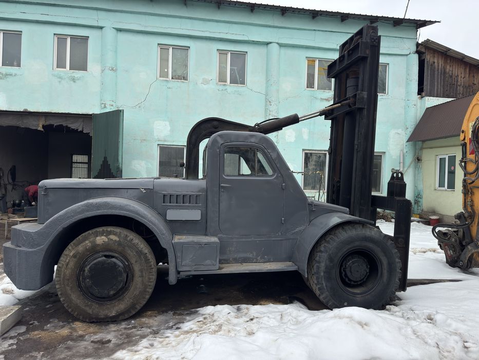 Вилочный погрузчик