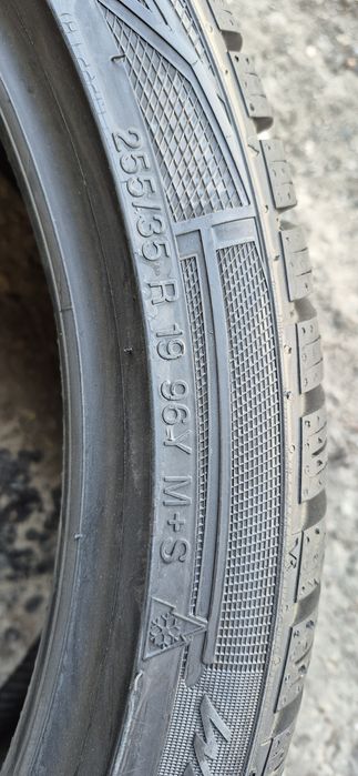 4 anvelope iarna Vredestein 255/35/19.Pretul este pe bucata