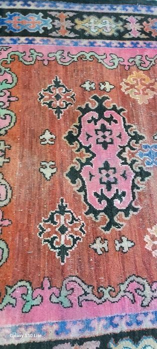 Продаётся ковёр ручной работы