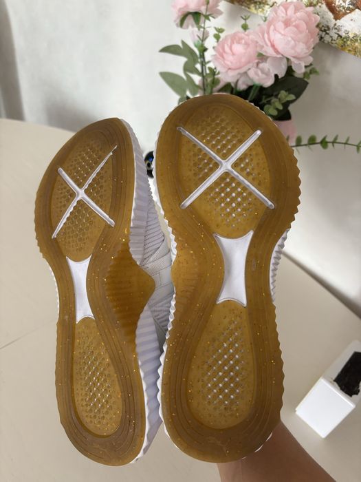 Белые кроссовки Puma