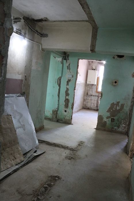 Persoană fizică, vând apartament cu 3 camere decomandat – Str. Gloriei, Roman la 10 min de Piața Smirodava