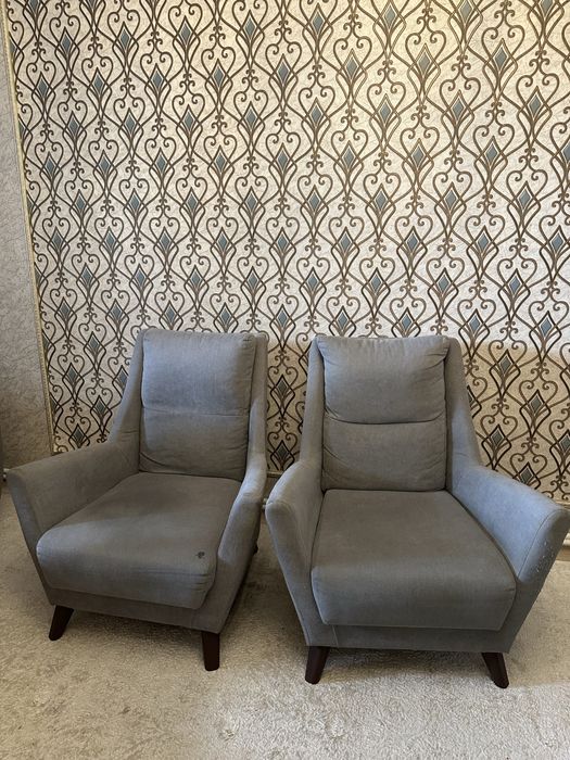 Два мягких кресла