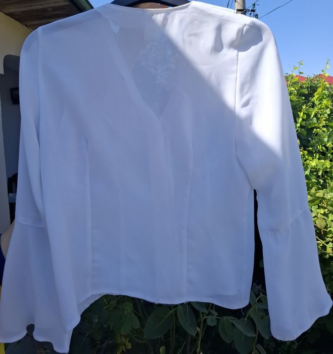Bluză albă elegantă din vâscoză, de vară, cu mâneci clopot, marimea S-M