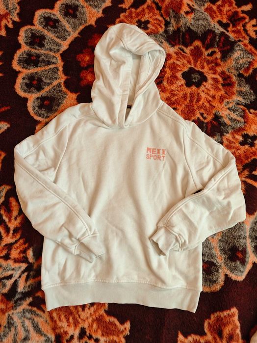 Бял екип на MEXX