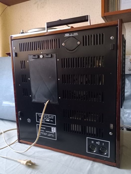 Продам магнитофон Юпитер 203 стерео