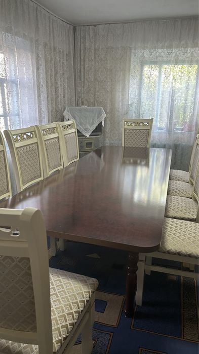 Продаю стол с 10 стульями