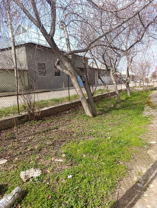 Uy sotiladi. Yakkabogʻ tumani, posyolkadan 2 etajli kotej uy sotiladi.