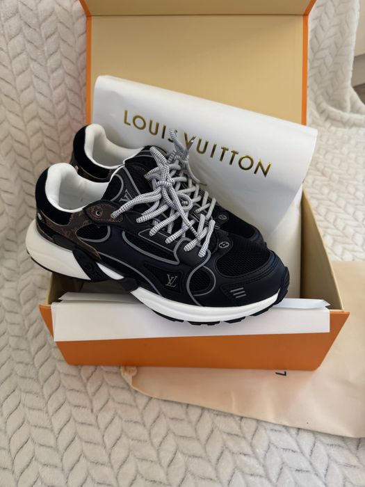 Дамски маратонки нови