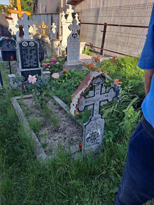 Vand loc de veci Valcea cimitir Sf.Ioan
