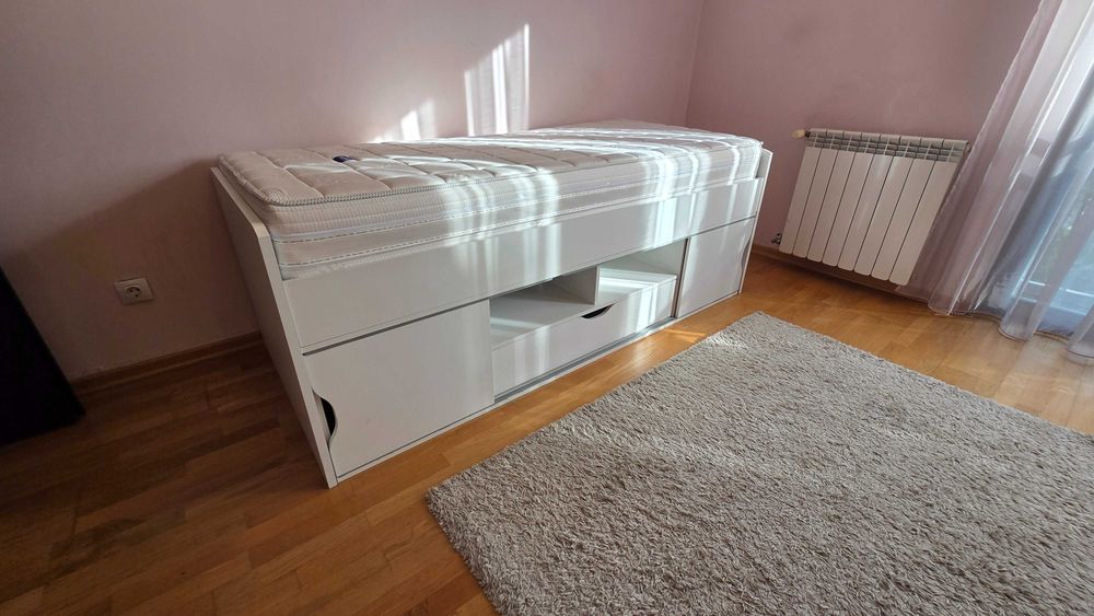 Продавам легло един персон втора употреба, включва матрак