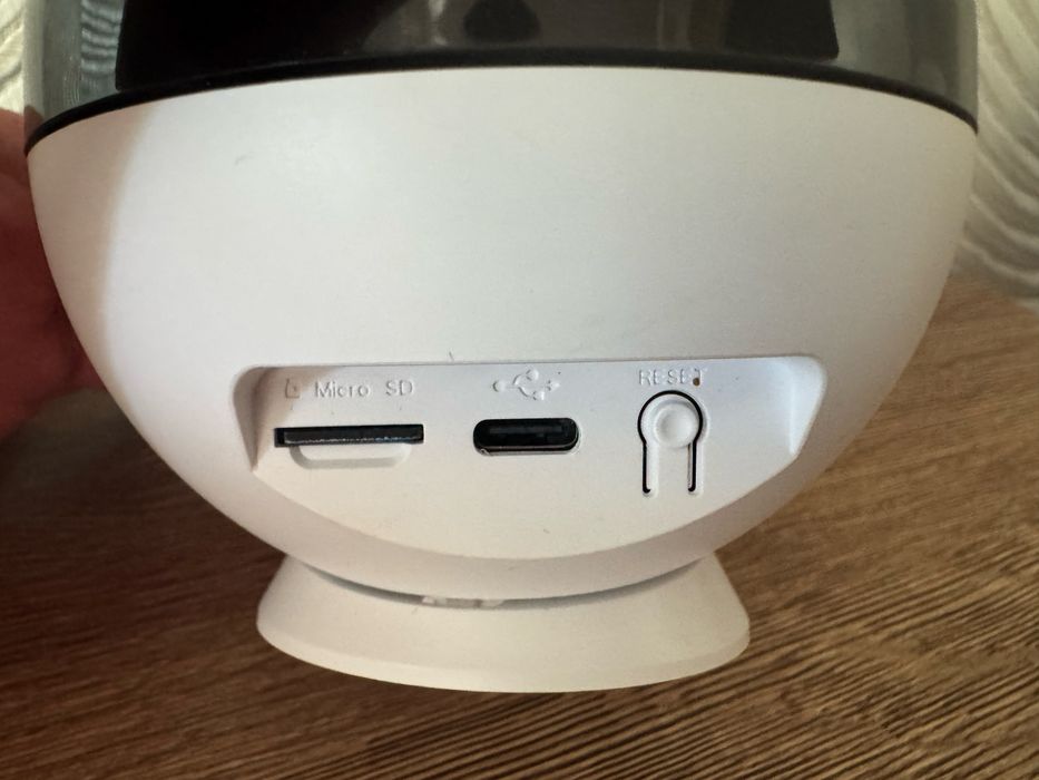 IP-камера EZVIZ C7 (CS-C7, 4MP, Wi-Fi)