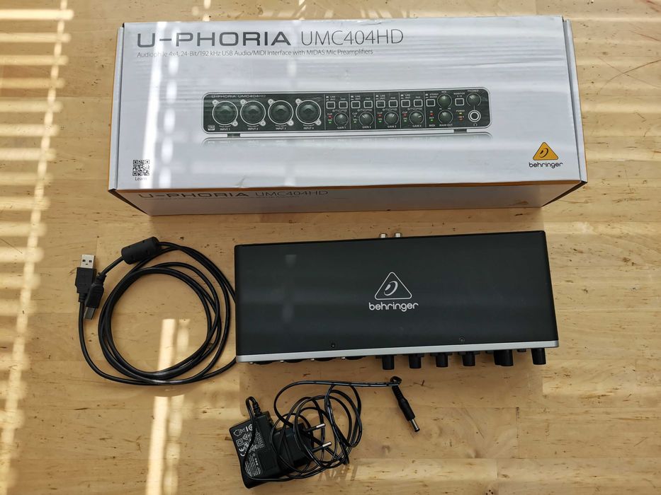 Behringer U-Phoria UMC204HD USB аудио интерфейс
