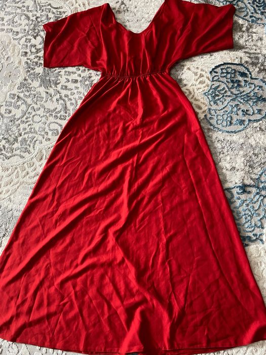 Отдам 4 платья за 1000 тг