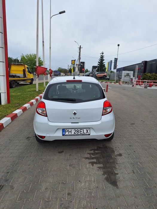 Vând renault clio urgent