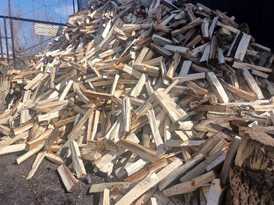 Уголь дрова в мешках.