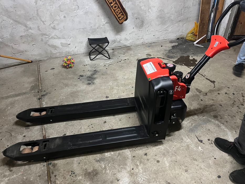 Транспортни и хамалски услуги,пътна помощ и пренасяне на багаж.